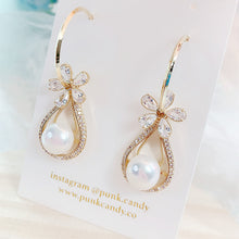 Load image into Gallery viewer, Flower Sparkles Earring
